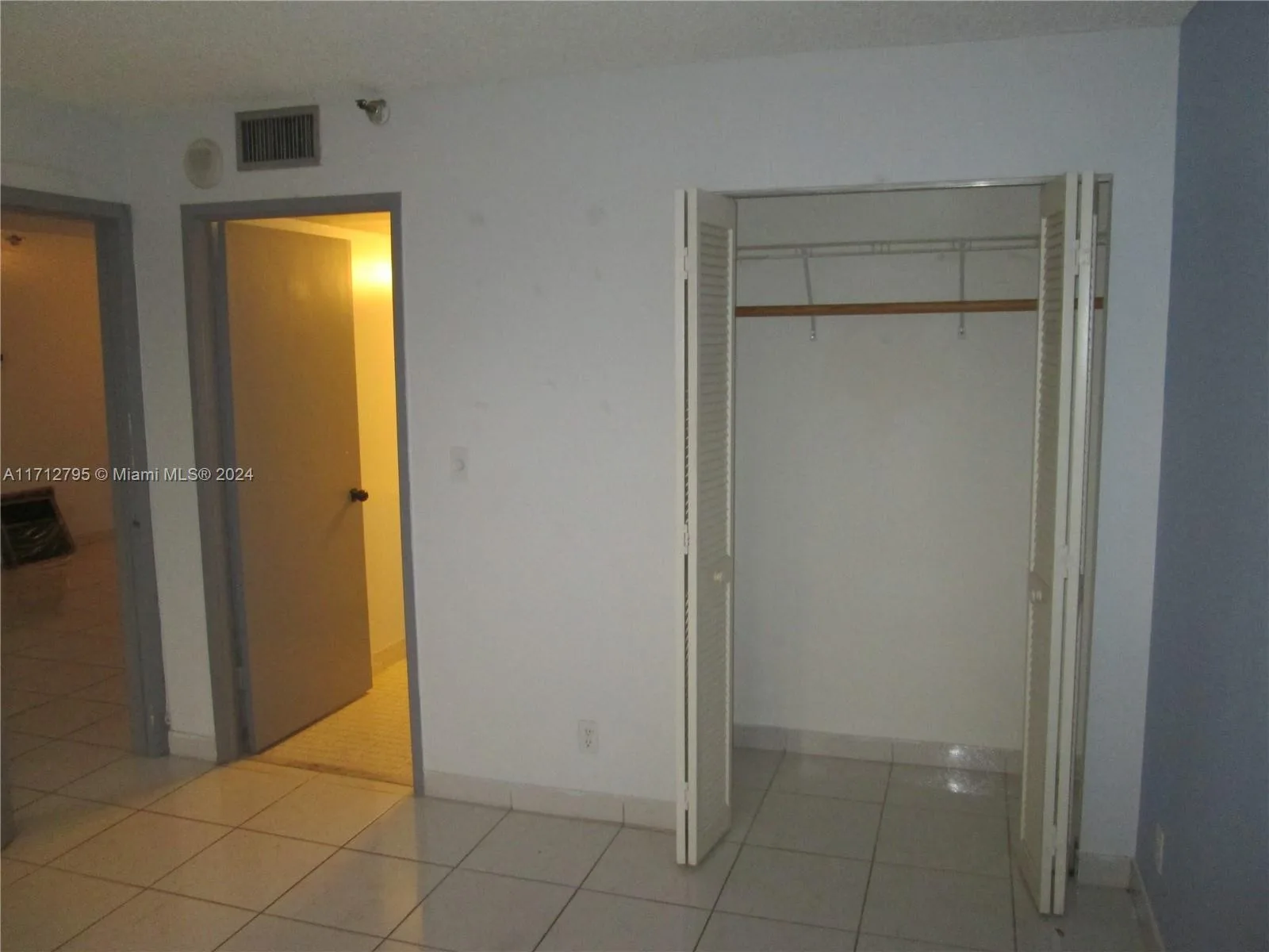 290 174th St # 404, Sunny Isles Beach, FL 33160 photo 8
