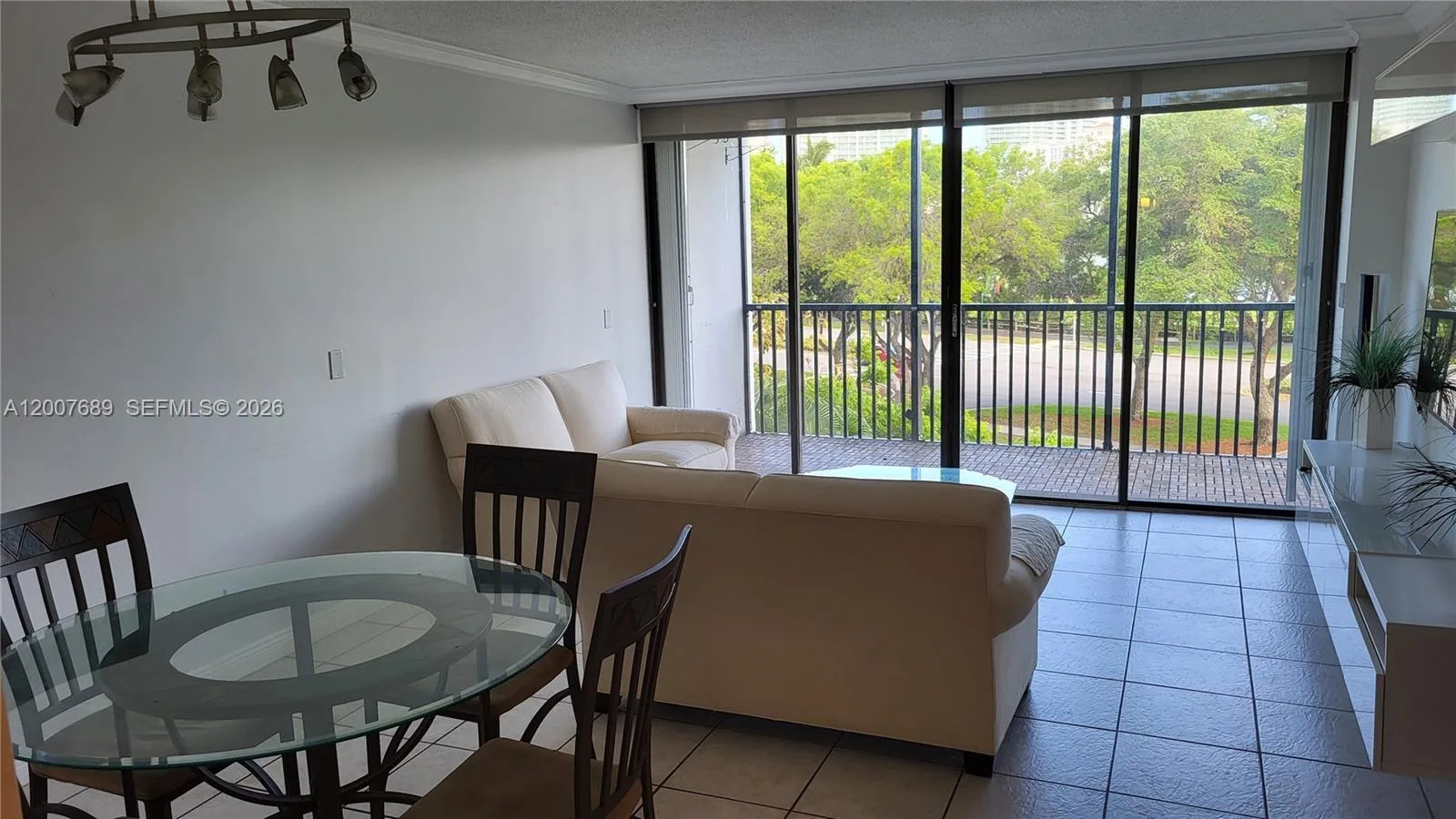 3475 N Country Club Dr # 409, Aventura, FL 33180 photo 3