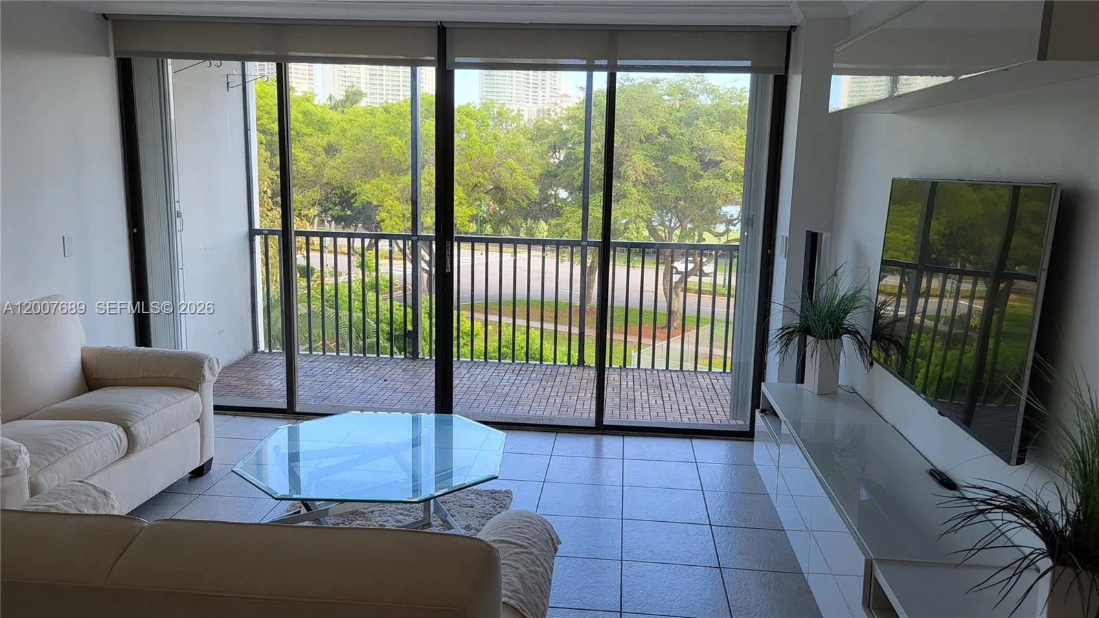 3475 N Country Club Dr # 409, Aventura, FL 33180 photo 4