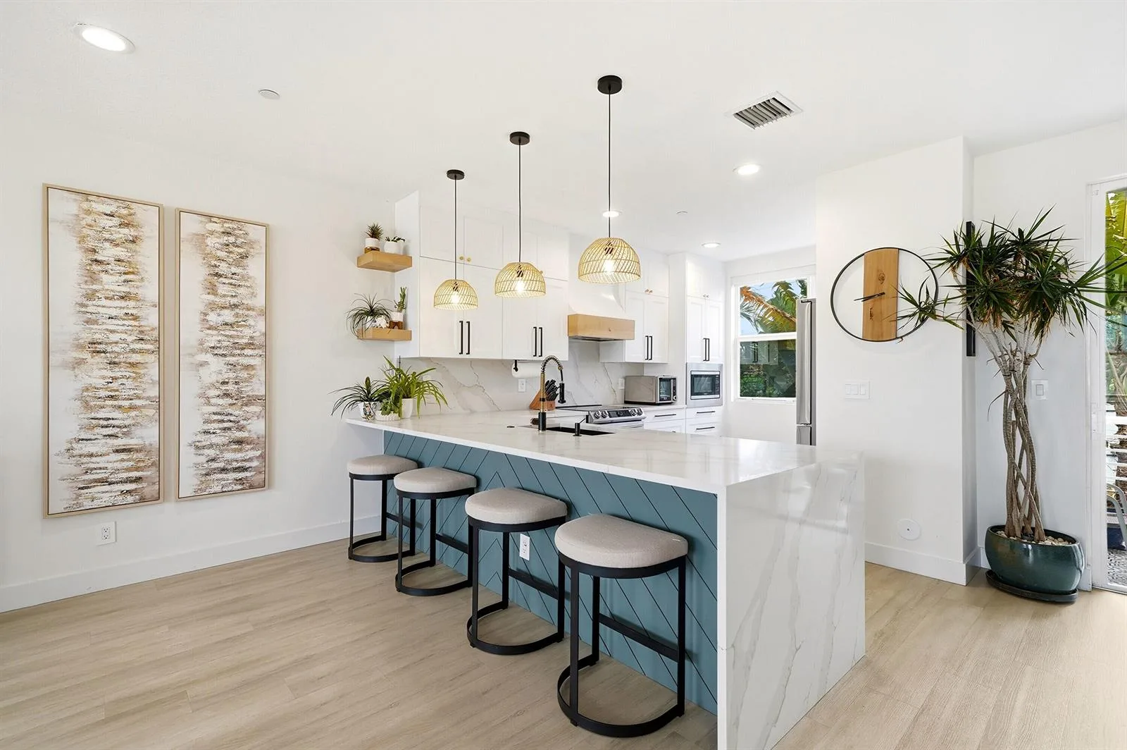 1210 NE 11th Avenue, Fort Lauderdale, FL 33304