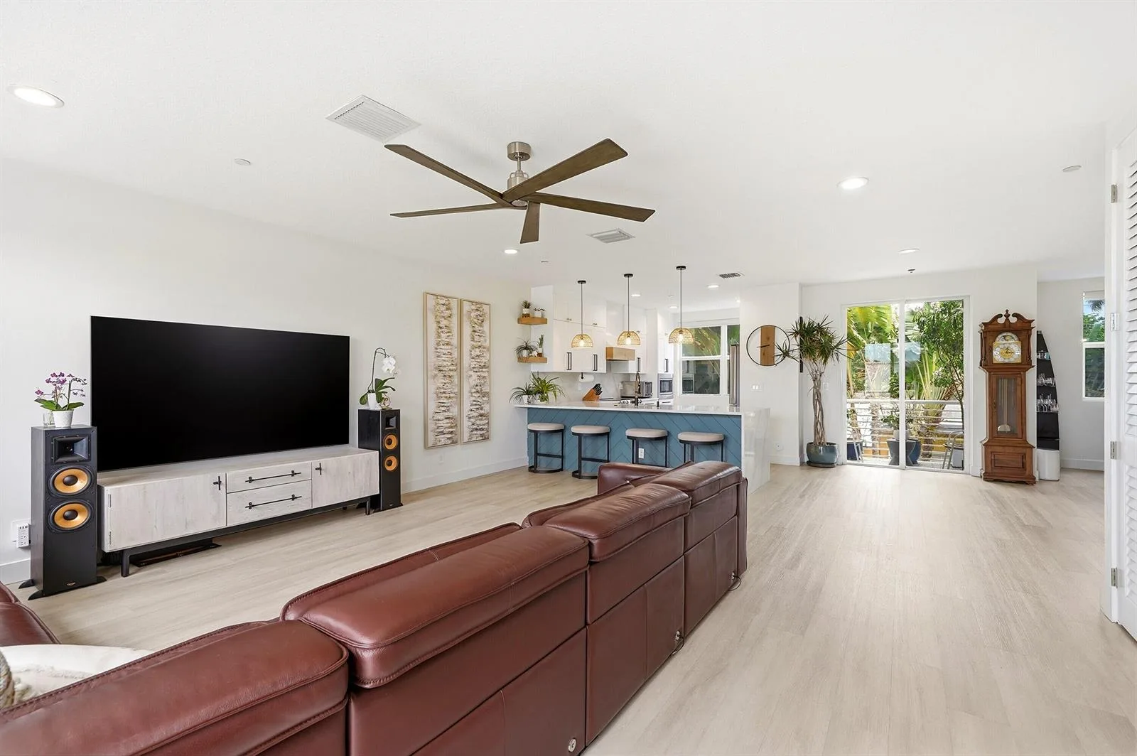 1210 NE 11th Avenue, Fort Lauderdale, FL 33304 photo 4
