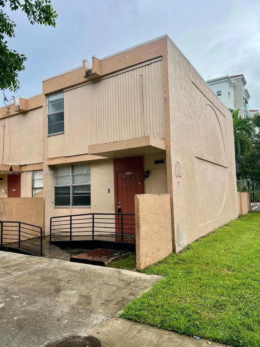 6023 SW 69th St # 78, South Miami, FL 33143
