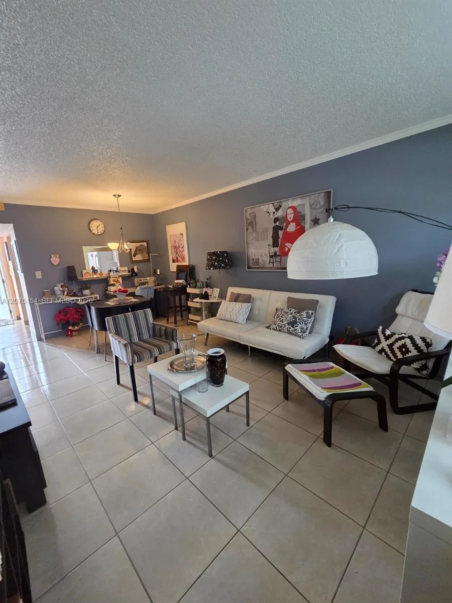 5181 W Oakland Park Blvd # 204, Lauderdale Lakes, FL 33313 photo 2