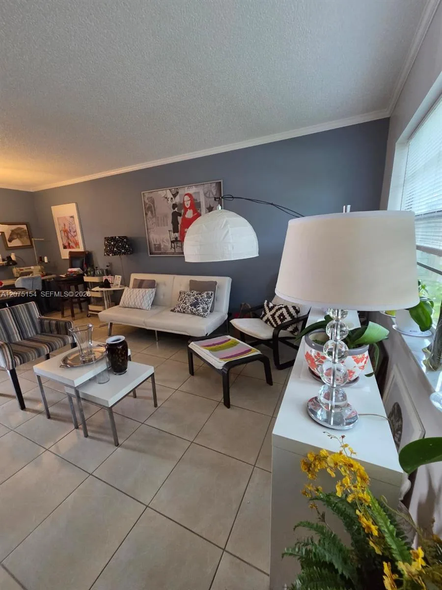 5181 W Oakland Park Blvd # 204, Lauderdale Lakes, FL 33313 photo 6