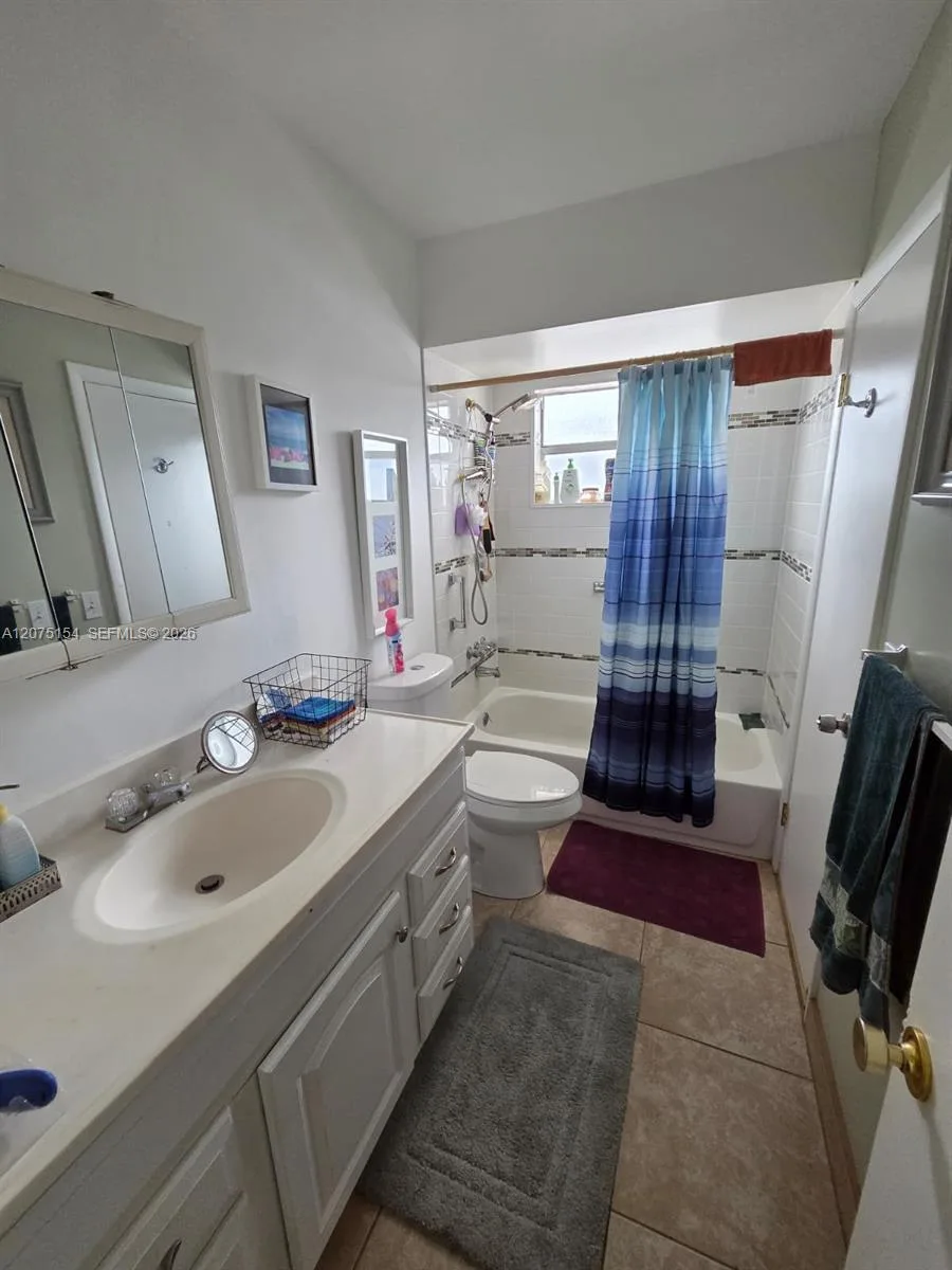 5181 W Oakland Park Blvd # 204, Lauderdale Lakes, FL 33313 photo 8