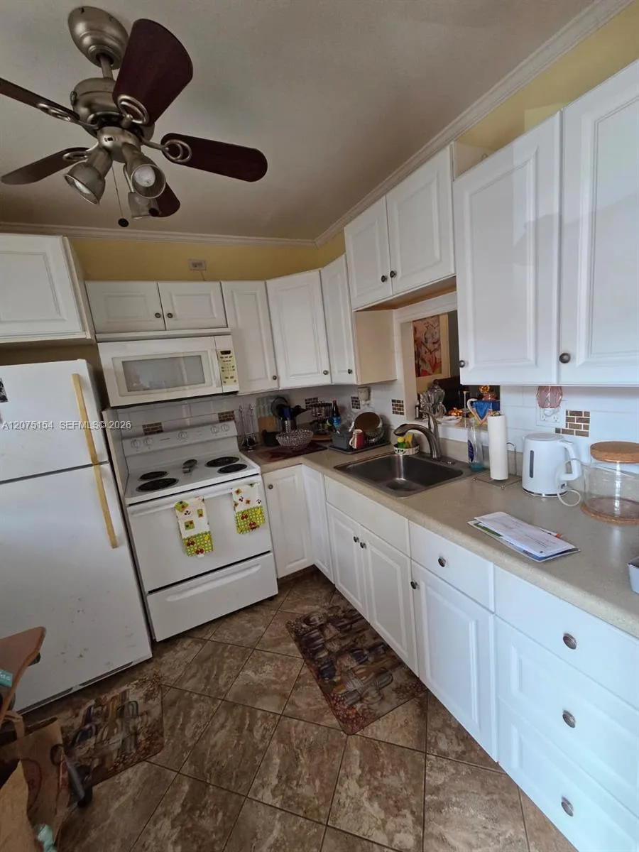 5181 W Oakland Park Blvd # 204, Lauderdale Lakes, FL 33313 photo 9