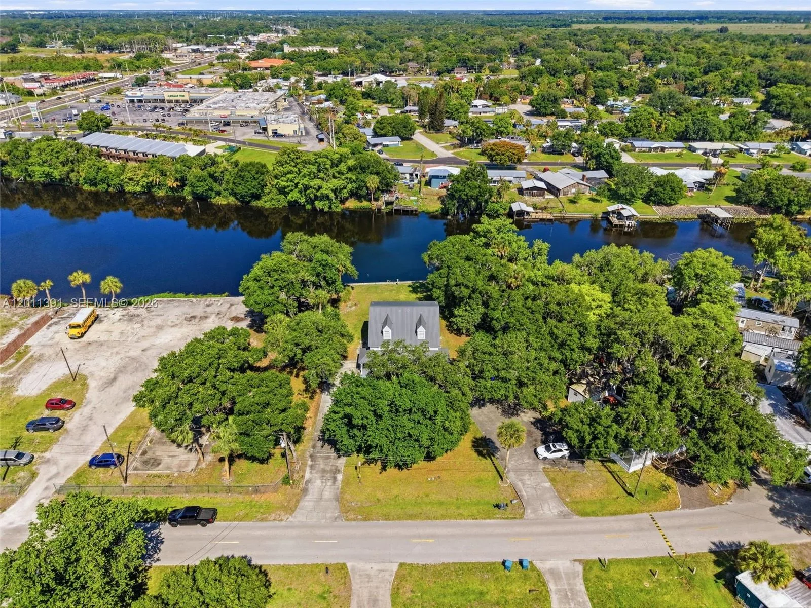 207 SE 6TH Avenue, Okeechobee, FL 34974 photo 2
