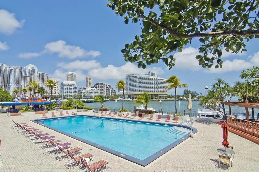 999 Brickell Bay Dr # 1109, Miami, FL 33131