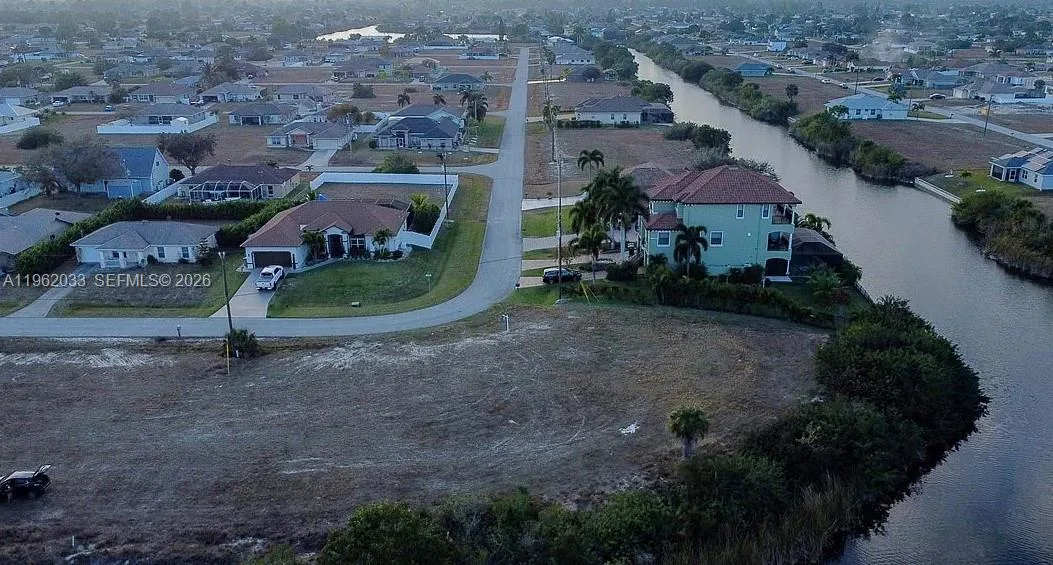 124 NE 18TH ST, Cape Coral, FL 33909 photo 5
