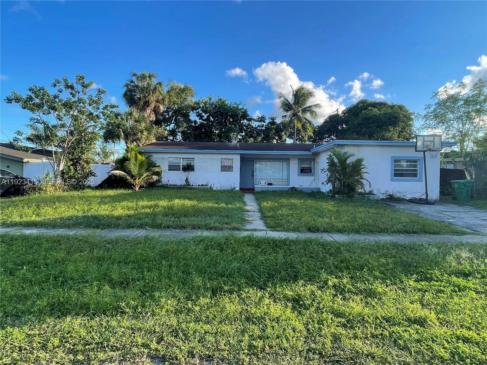 3880 NW 6th St, Lauderhill, FL 33311