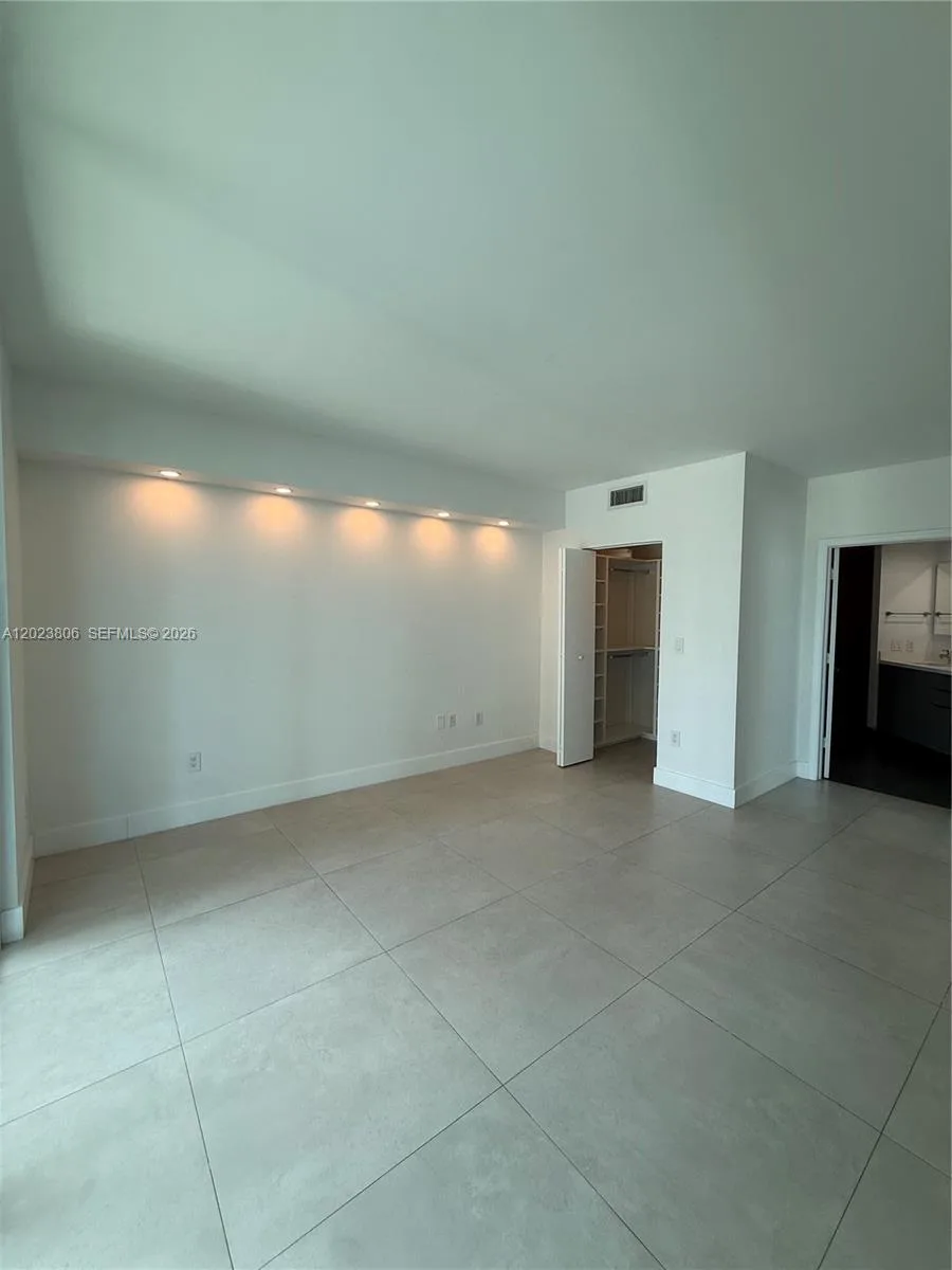 55 SE 6th St # 1710, Miami, FL 33131 photo 4