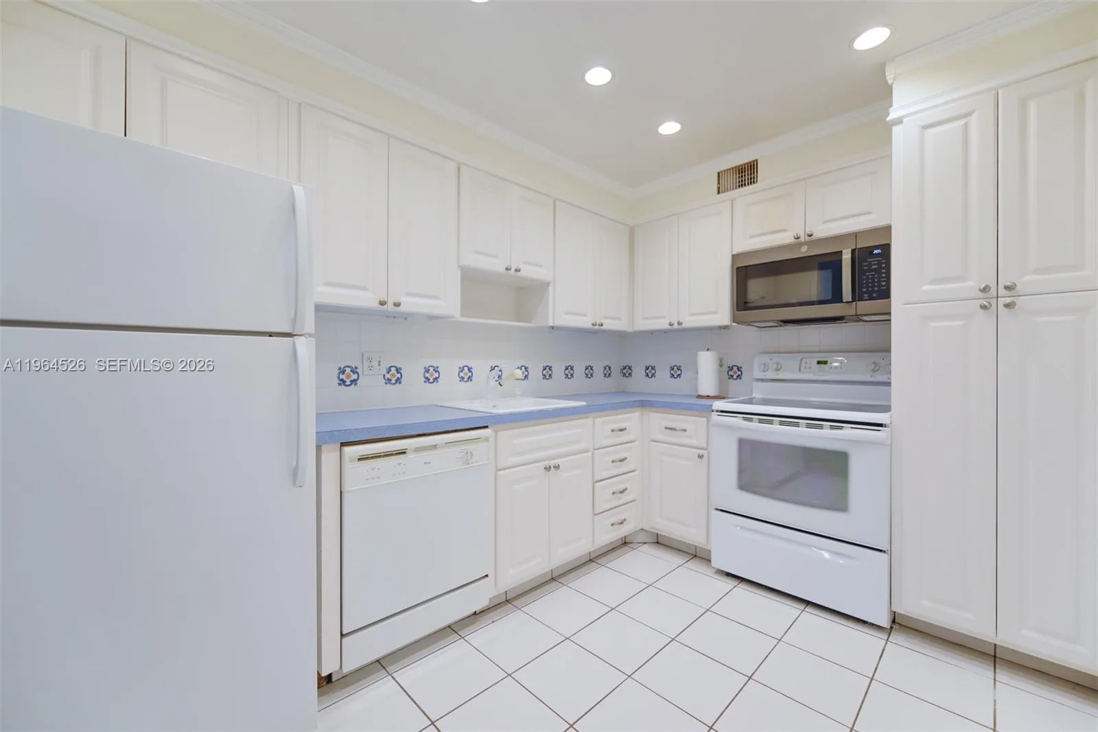 1980 S Ocean Dr # 9C, Hallandale Beach, FL 33009 photo 11