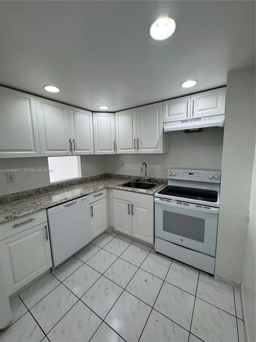 16710 NE 9th Ave # 305, North Miami Beach, FL 33162 photo 2