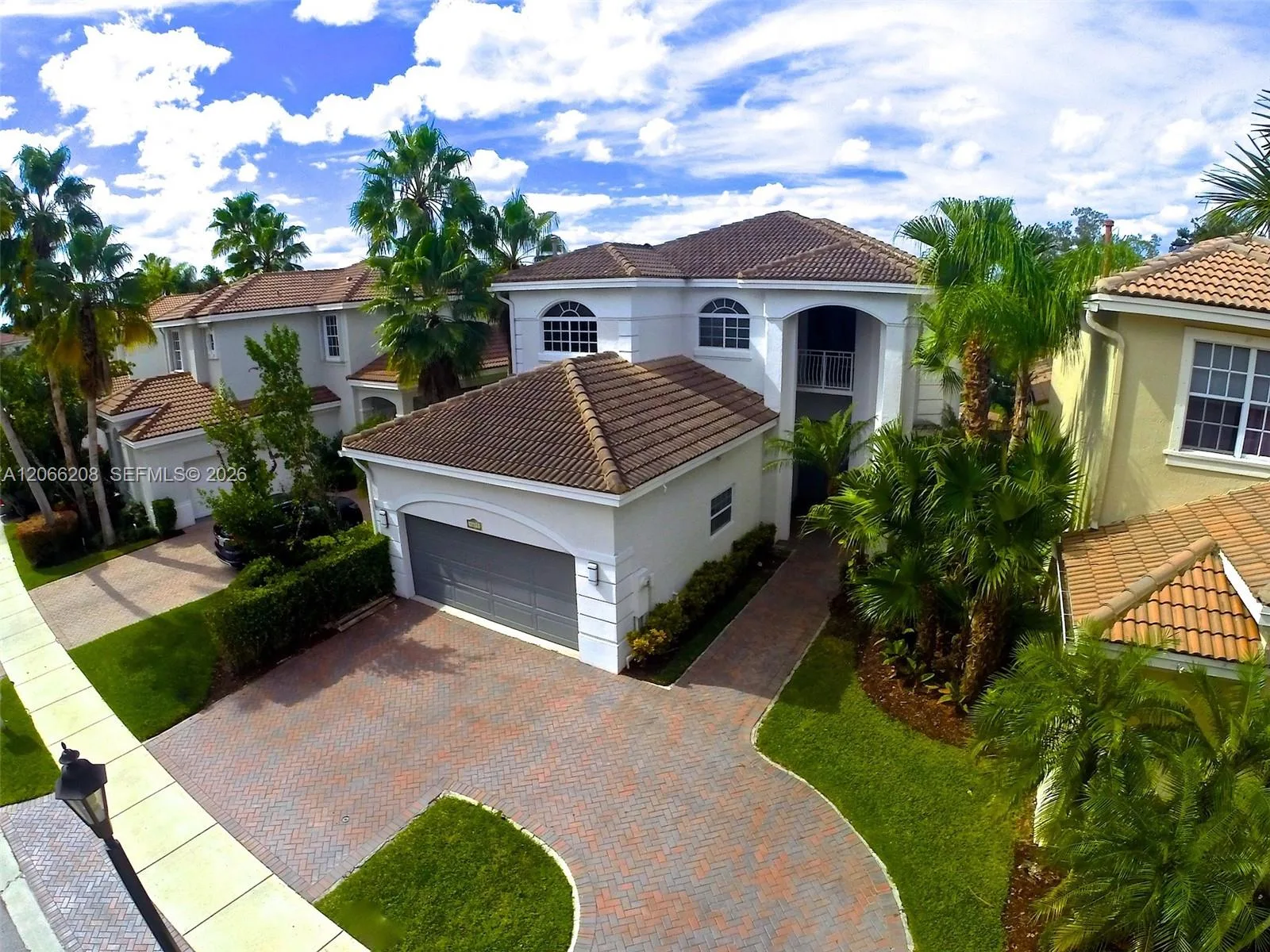 1675 NE 196th St, Miami, FL 33179 photo 2