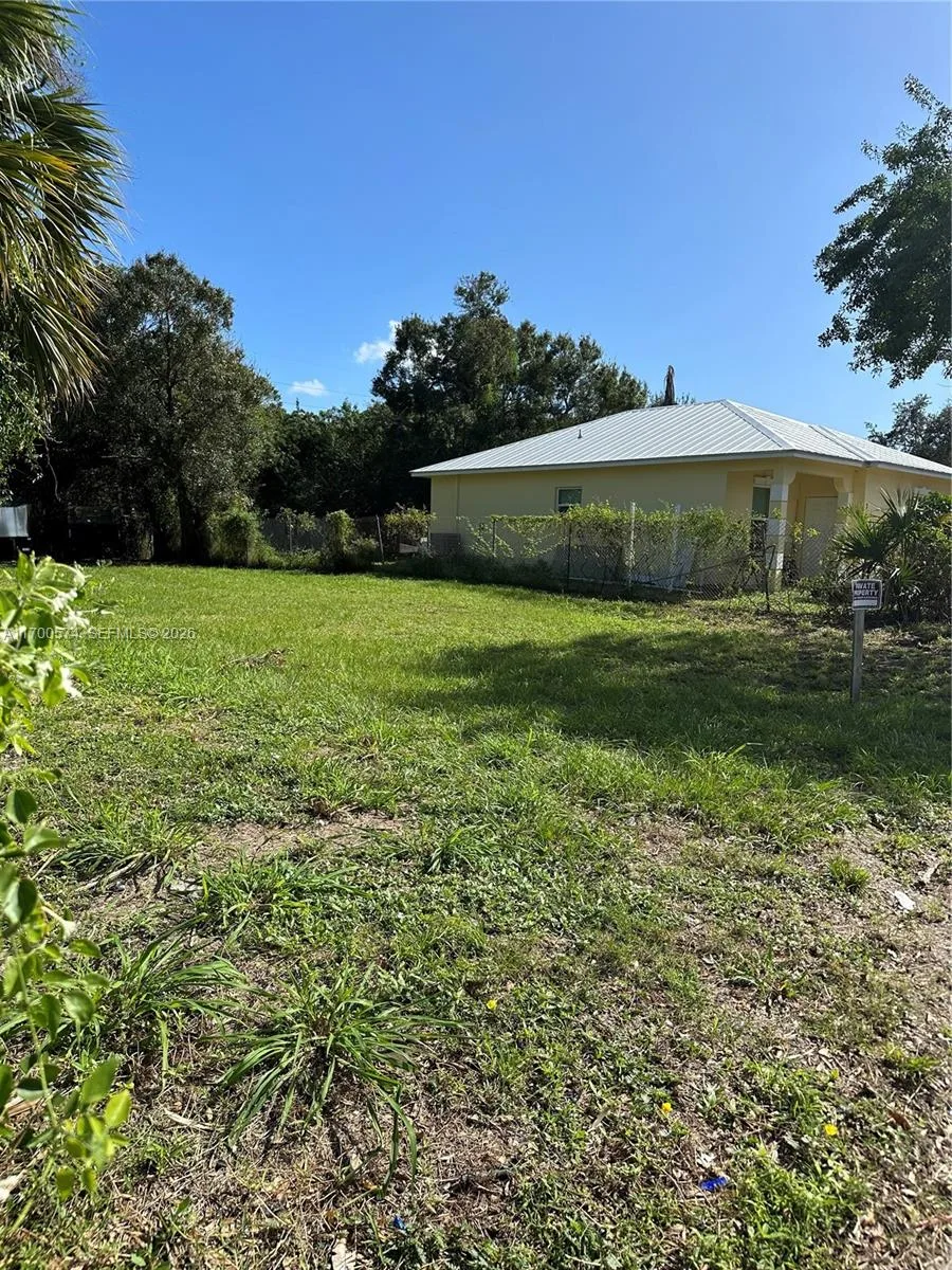 712 N 22nd St, Fort Pierce, FL 34950 photo 2