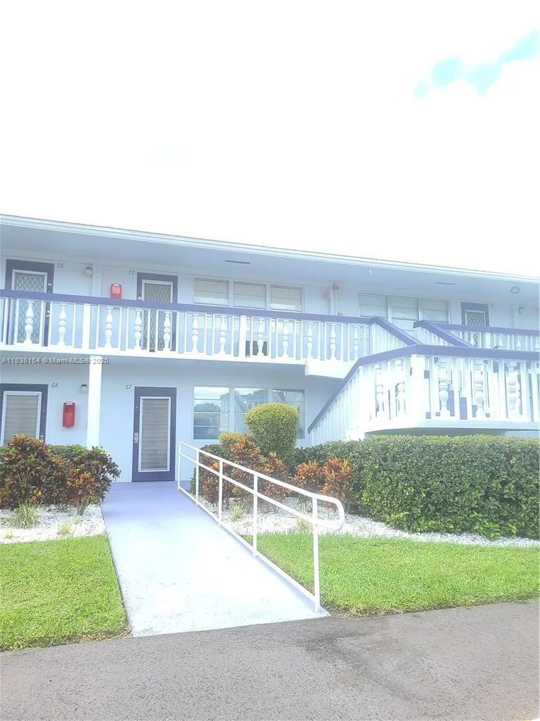 82 Oakridge G # 82, Deerfield Beach, FL 33442 photo 2