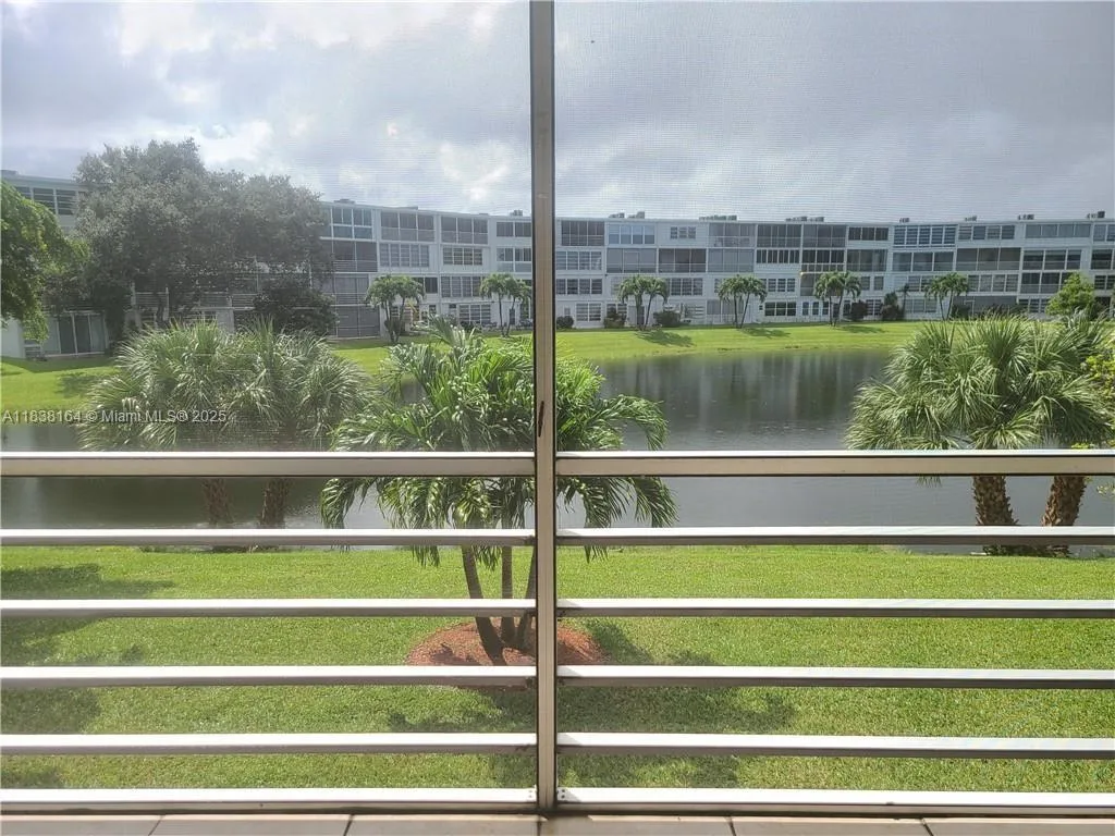 82 Oakridge G # 82, Deerfield Beach, FL 33442 photo 3