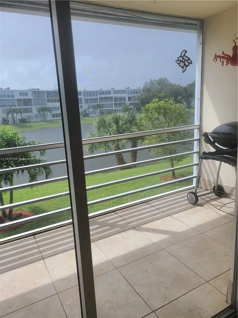 82 Oakridge G # 82, Deerfield Beach, FL 33442 photo 5