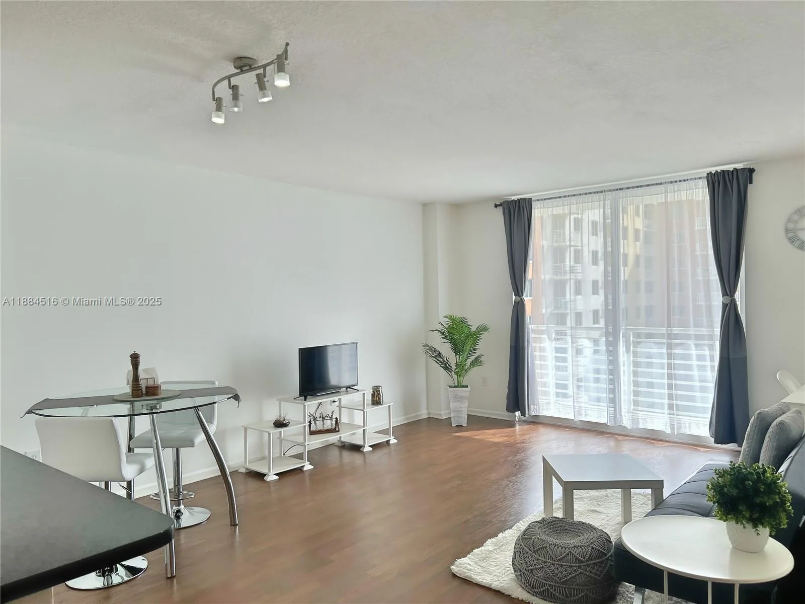 18800 NE 29th Ave # 830, Aventura, FL 33180 photo 4