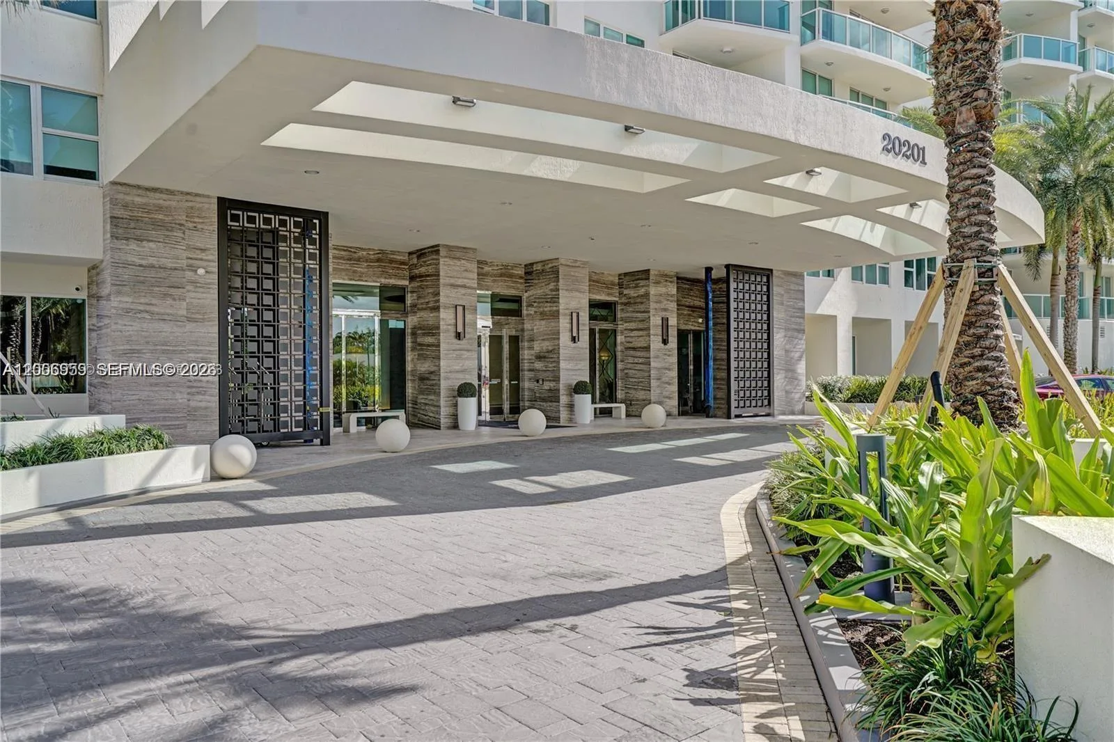 20201 E Country Club Dr # 1006, Aventura, FL 33180 photo 2
