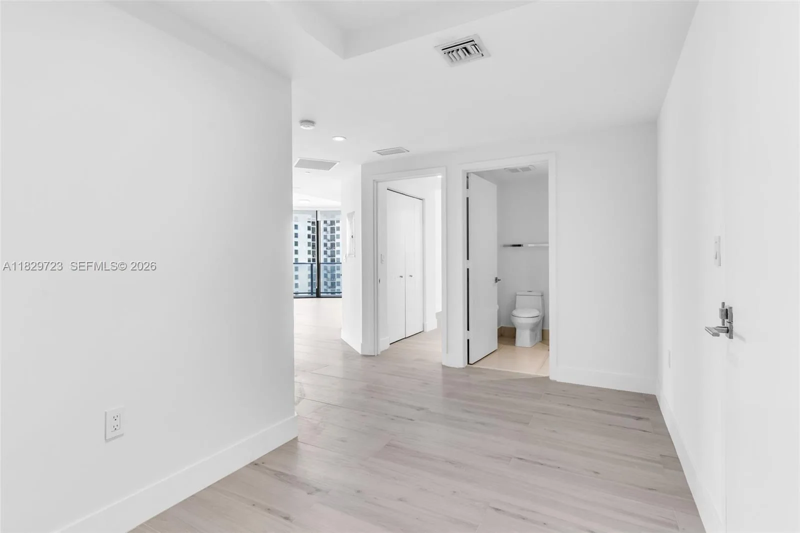 45 SW 9th St # 1706, Miami, FL 33130 photo 9