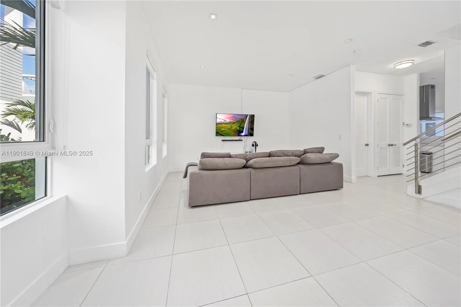 9153 NW 33rd St, Doral, FL 33172 photo 8
