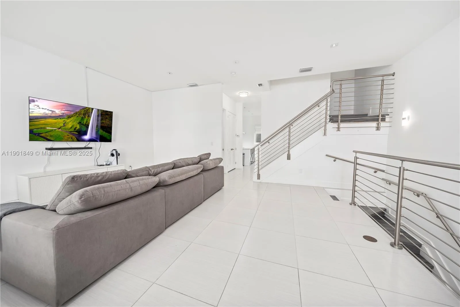9153 NW 33rd St, Doral, FL 33172 photo 9