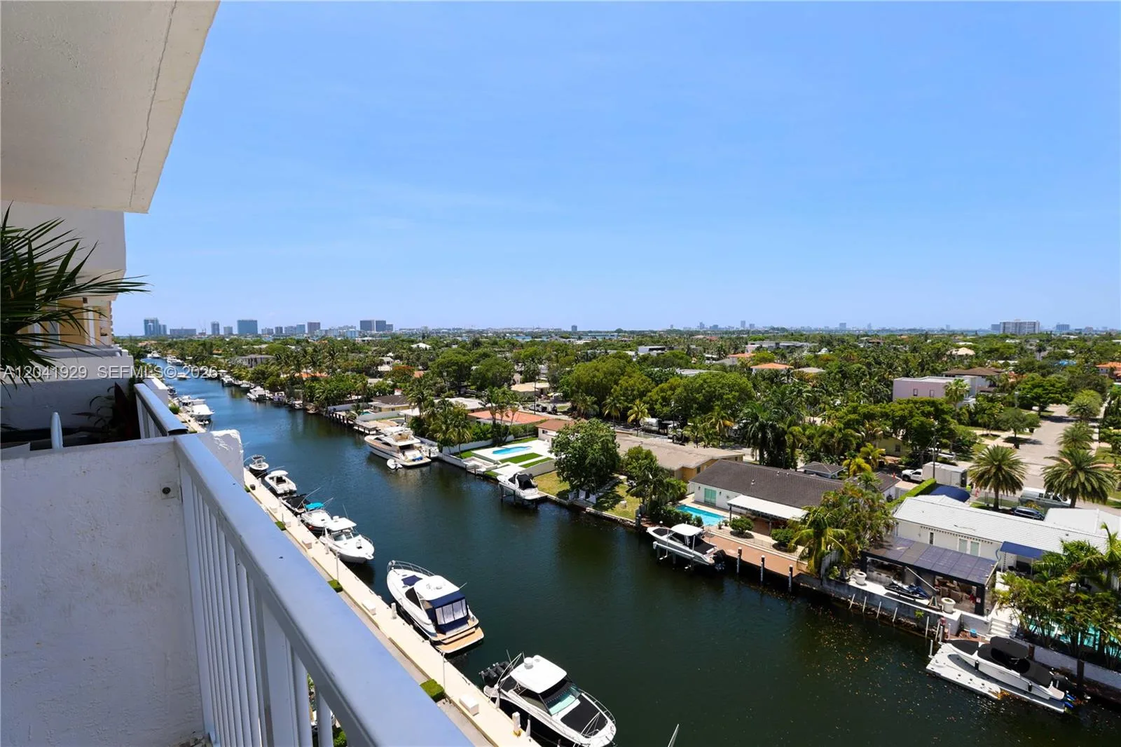 2000 NE 135th St # 906, North Miami, FL 33181