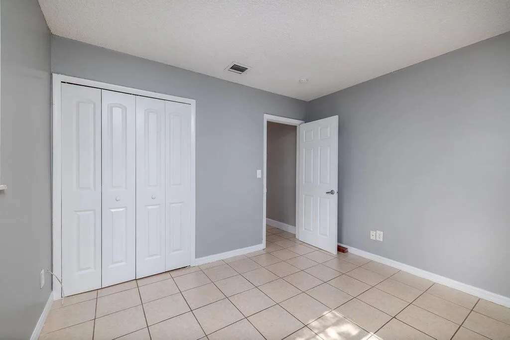 917 SE Nassau Avenue, Stuart, FL 34994 photo 5