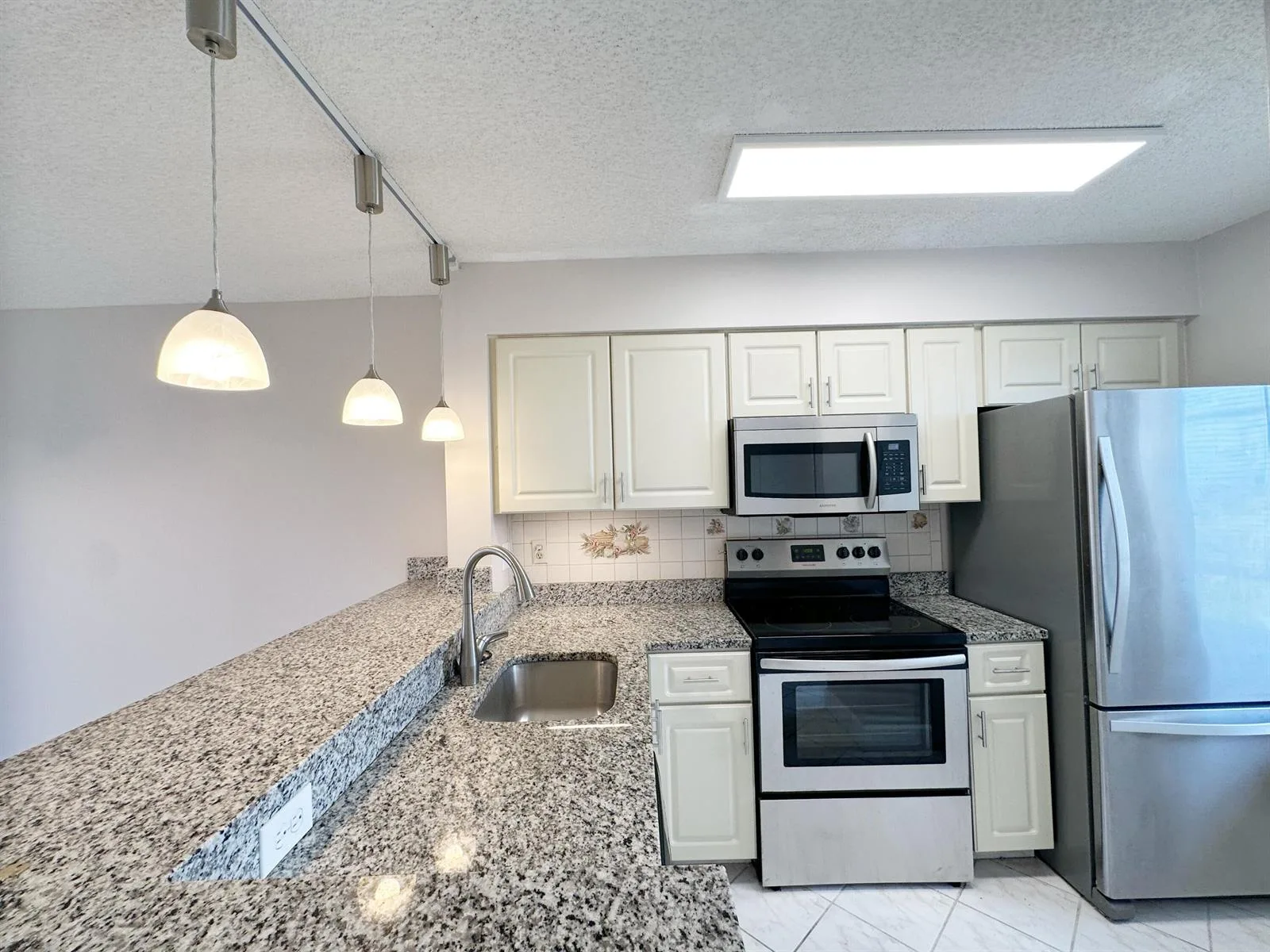 2220 N CYPRESS BEND Drive # 503, Pompano Beach, FL 33069 photo 3