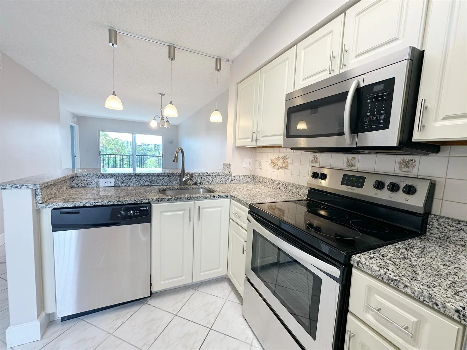 2220 N CYPRESS BEND Drive # 503, Pompano Beach, FL 33069 photo 4