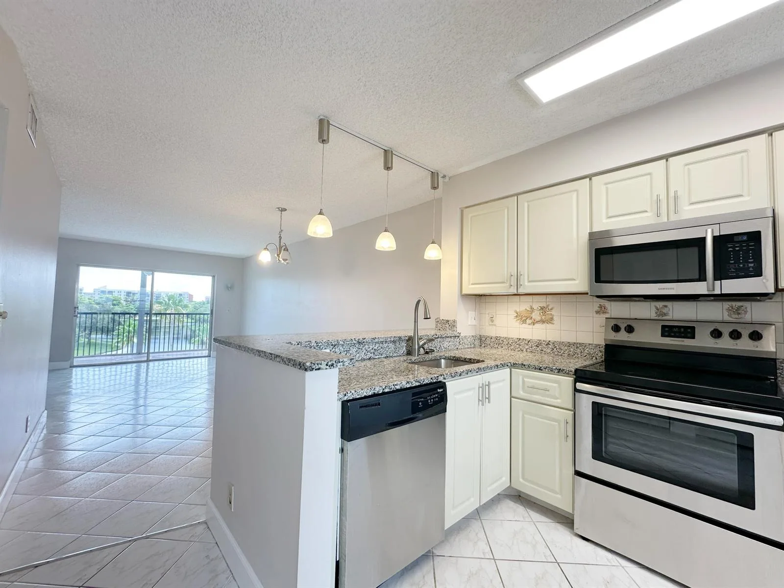 2220 N CYPRESS BEND Drive # 503, Pompano Beach, FL 33069 photo 5
