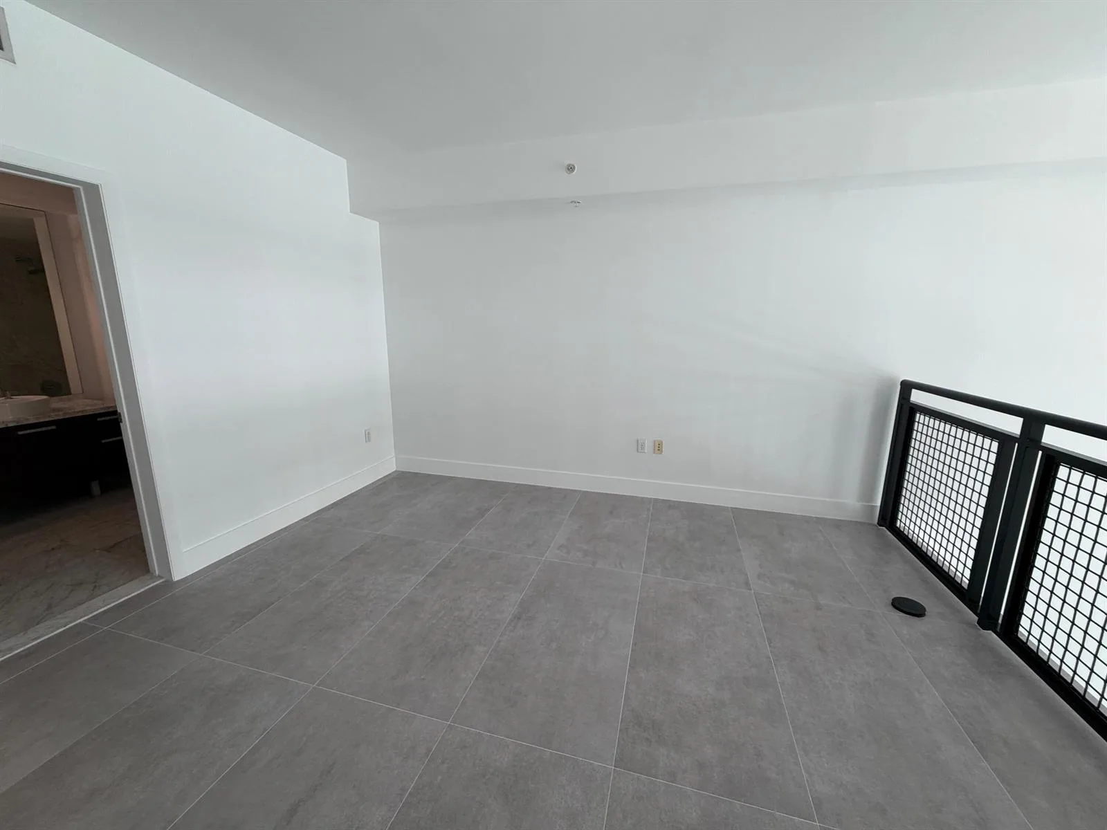 244 BISCAYNE Boulevard # 645, Miami, FL 33132 photo 12