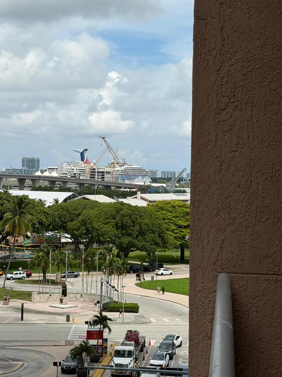 244 BISCAYNE Boulevard # 645, Miami, FL 33132 photo 3