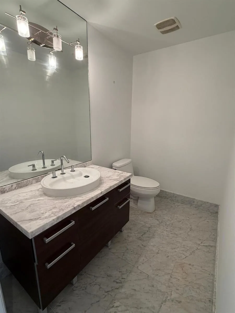 244 BISCAYNE Boulevard # 645, Miami, FL 33132 photo 9