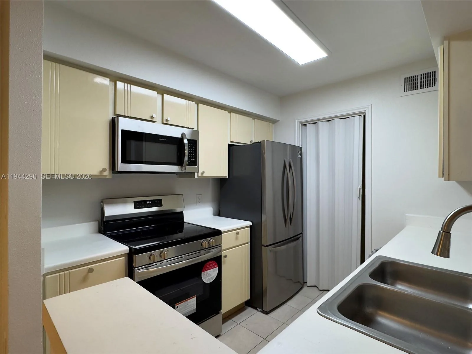 2341 NW 33rd St # 405, Oakland Park, FL 33309 photo 6