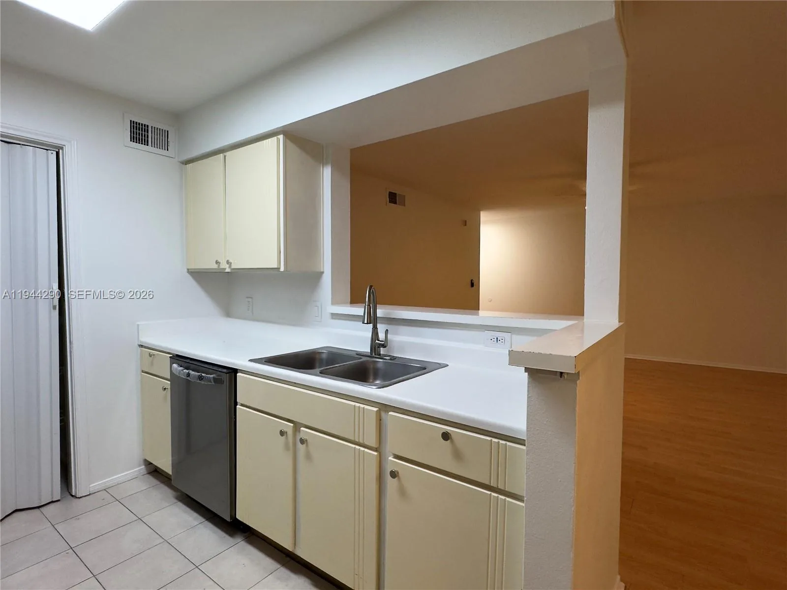 2341 NW 33rd St # 405, Oakland Park, FL 33309 photo 8