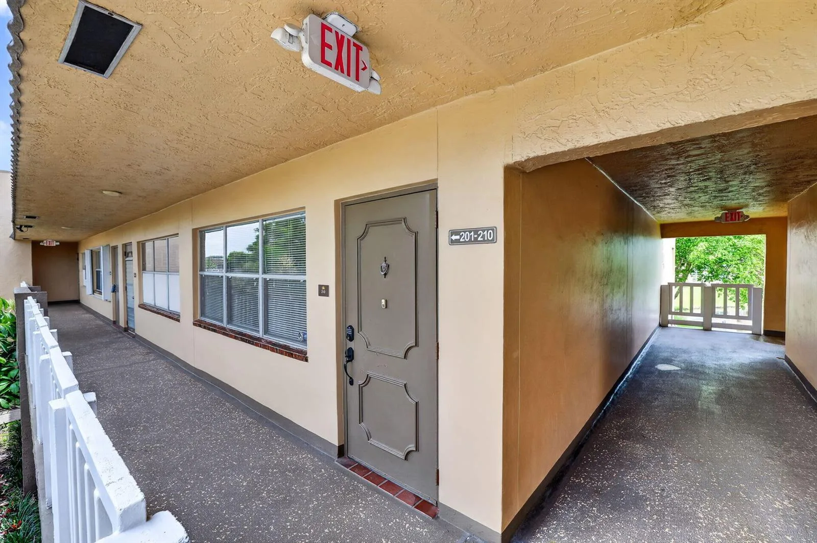 9141 Sunrise Lakes Boulevard # 210, Sunrise, FL 33322 — zdjęcie 3