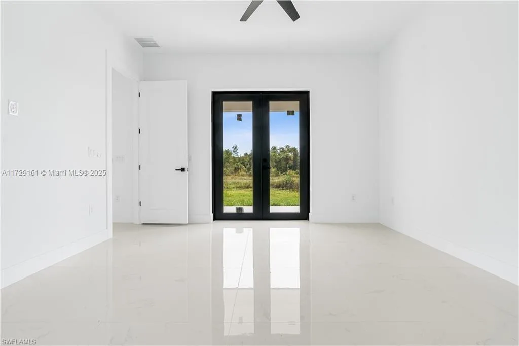 471 Greenbriar blvd, Lehigh Acres, FL 33972 photo 2