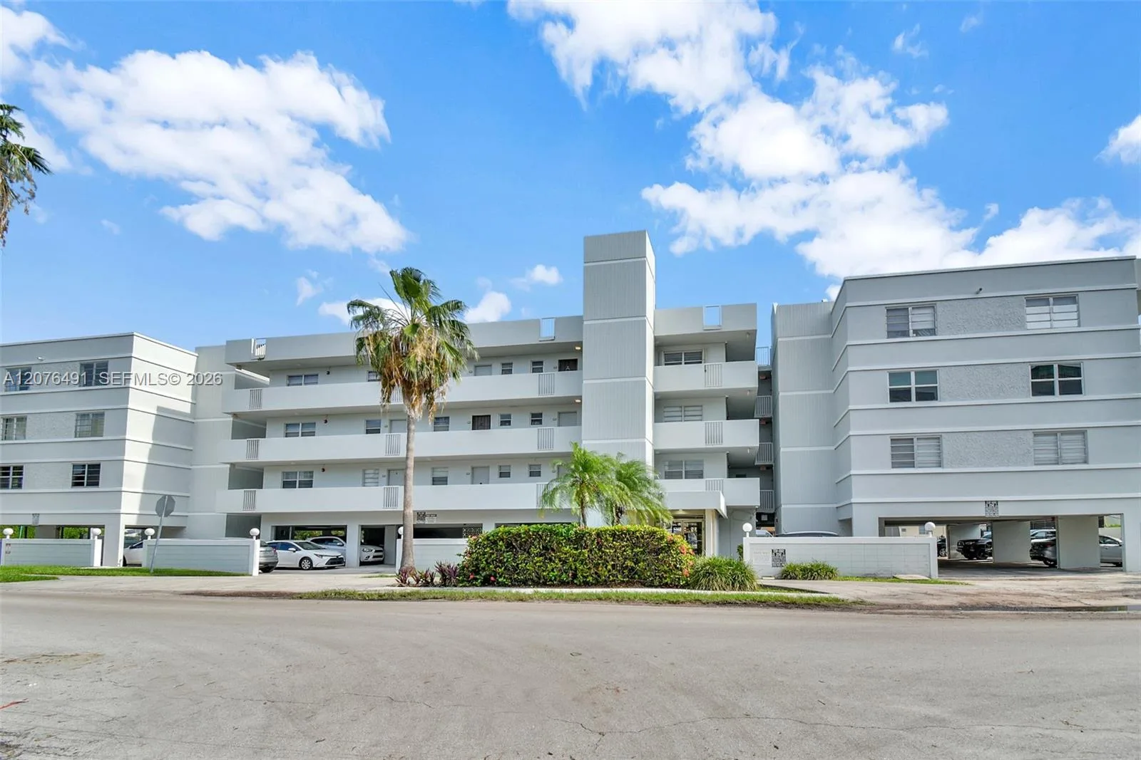 3527 NE 168th St # 203, North Miami Beach, FL 33160