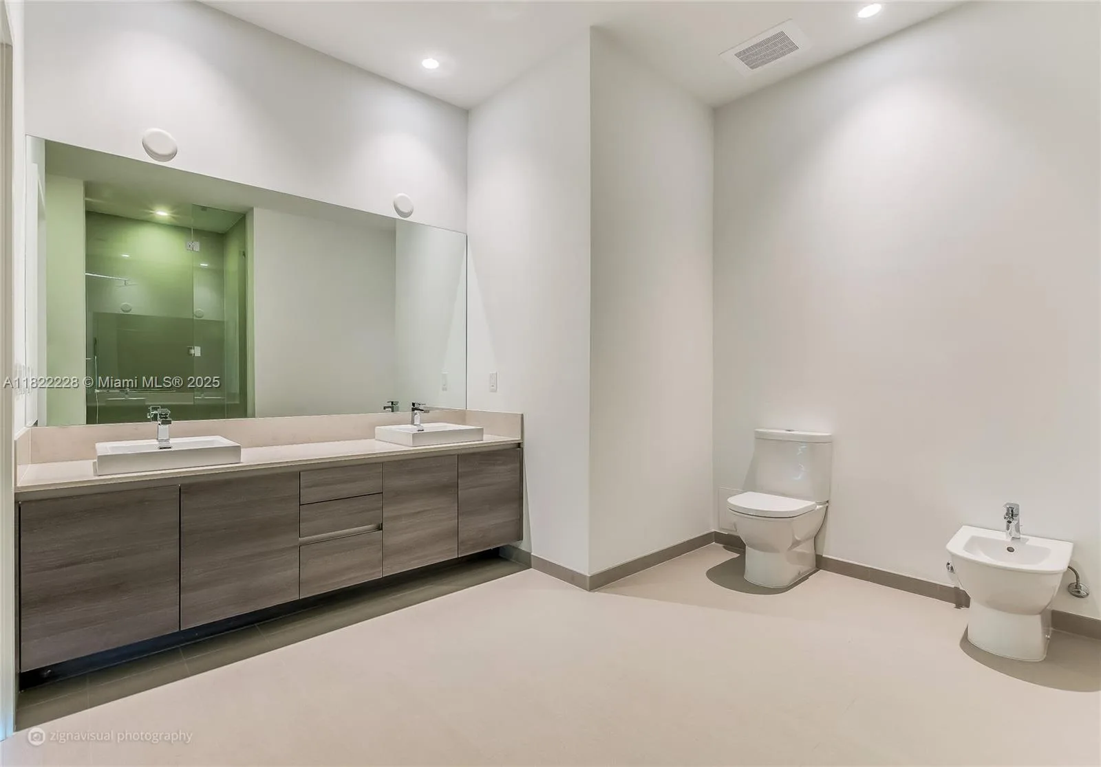 1080 Brickell Ave # 4401, Miami, FL 33131 photo 6