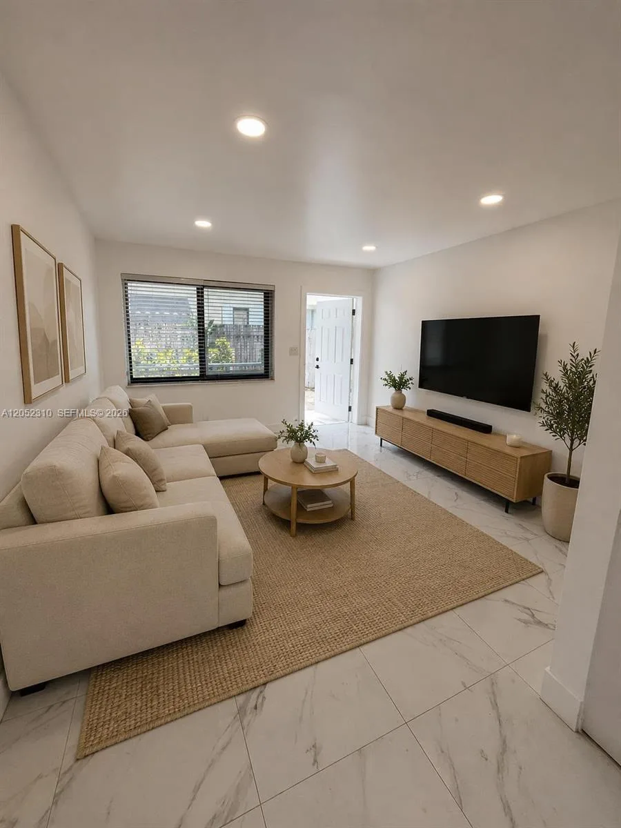 1933 Washington St # 1935, Hollywood, FL 33020