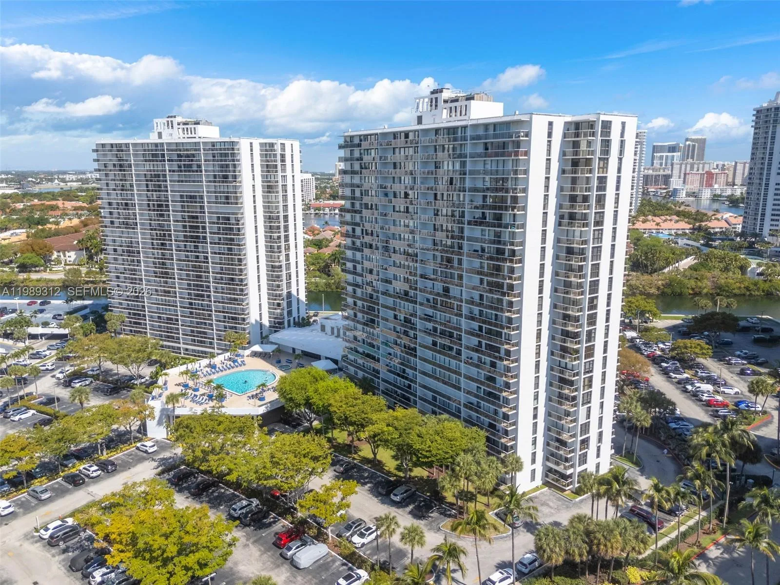 3731 N Country Club Dr # 1427, Aventura, FL 33180