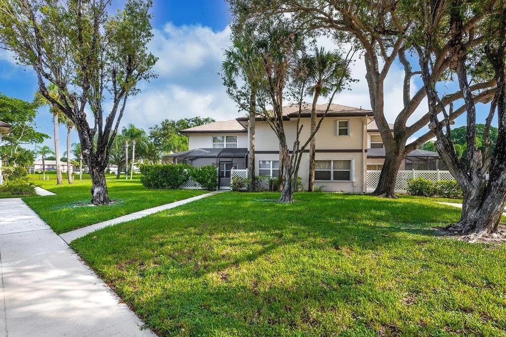 38 Essex Court # D, Royal Palm Beach, FL 33411 photo 2