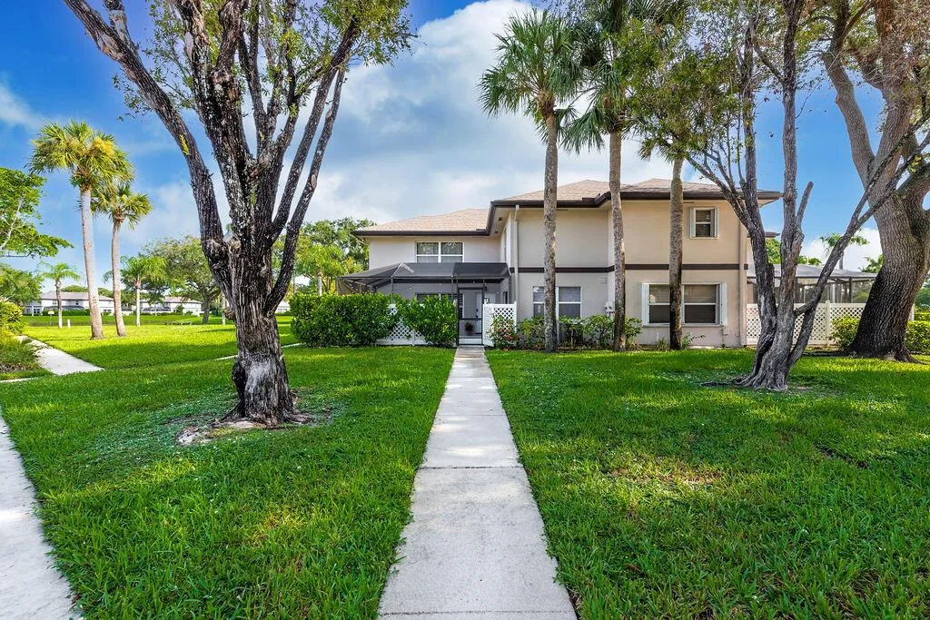38 Essex Court # D, Royal Palm Beach, FL 33411 photo 3