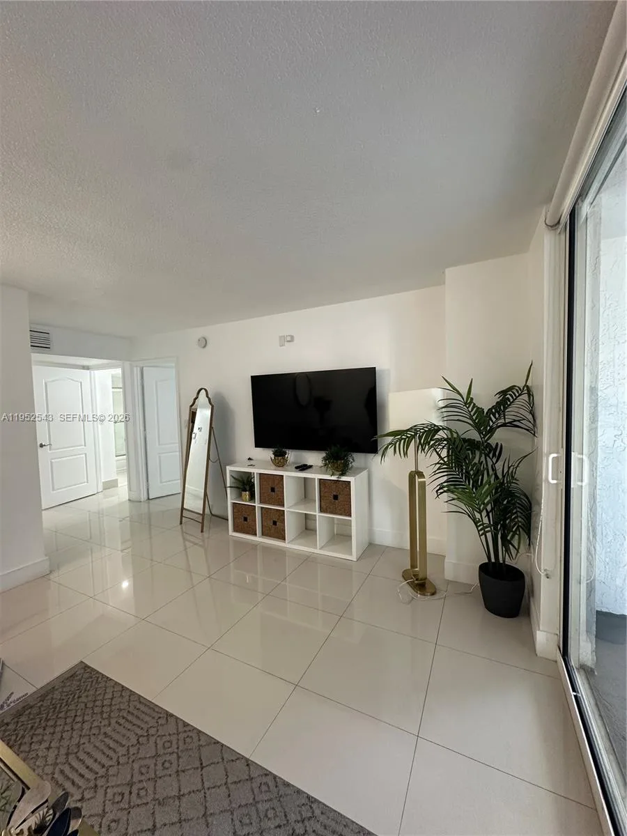 1200 Brickell Bay Dr # 1712, Miami, FL 33131 photo 5