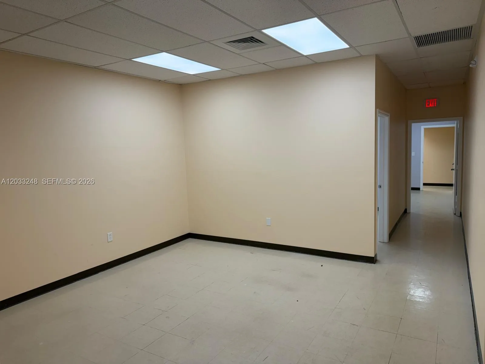 8688 NW 44 ST, Sunrise, FL 33351