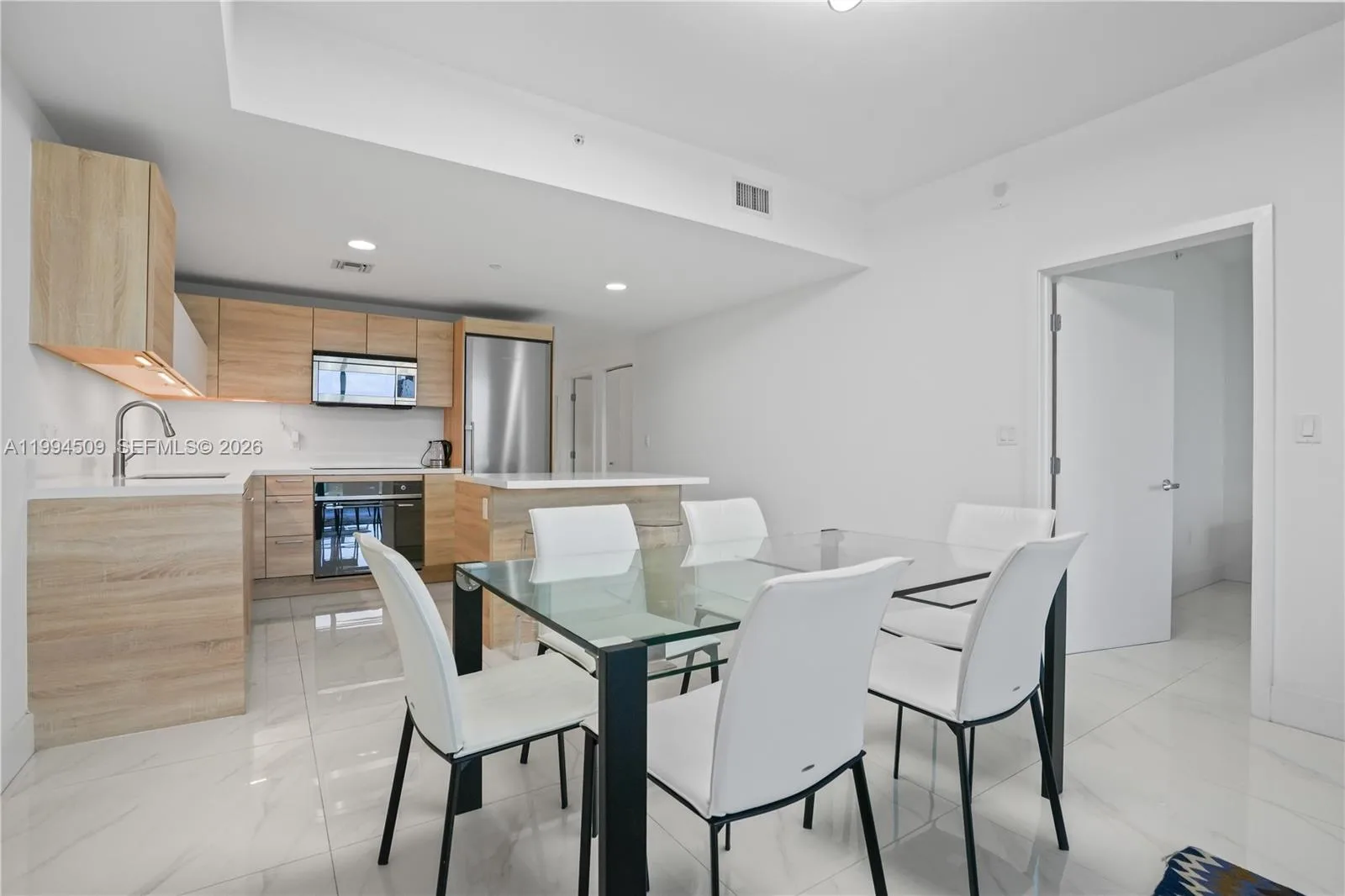 16385 NE Biscayne Blvd # 1402, North Miami Beach, FL 33160 photo 2
