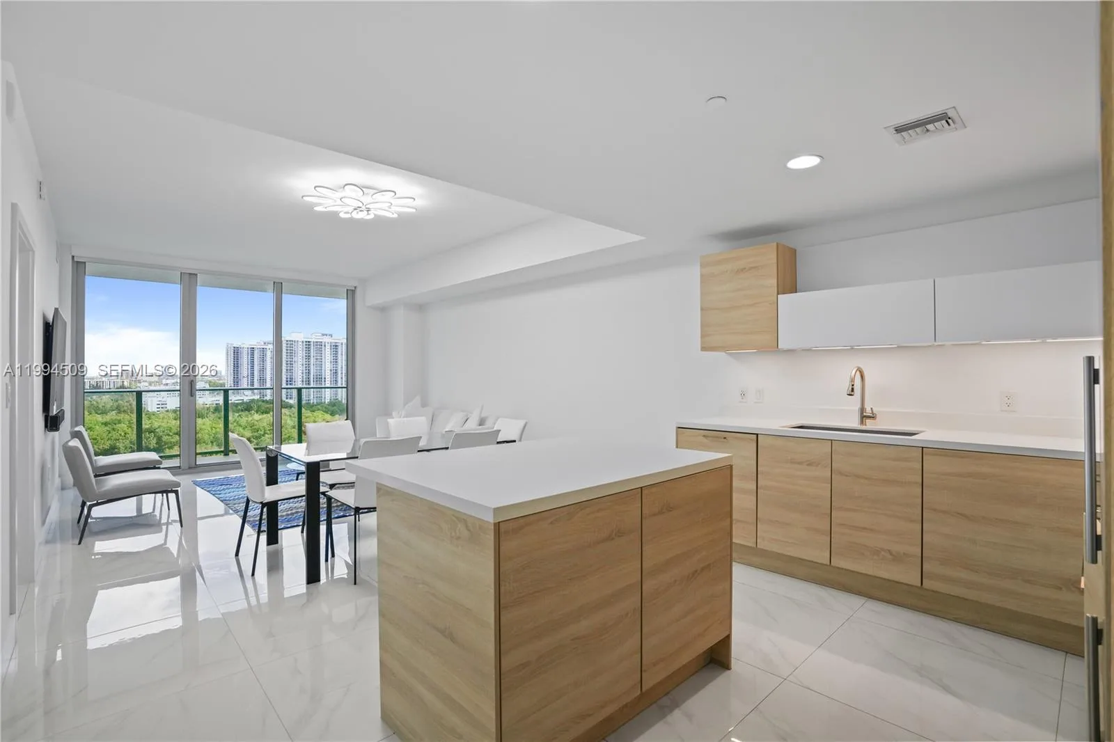 16385 NE Biscayne Blvd # 1402, North Miami Beach, FL 33160 photo 4