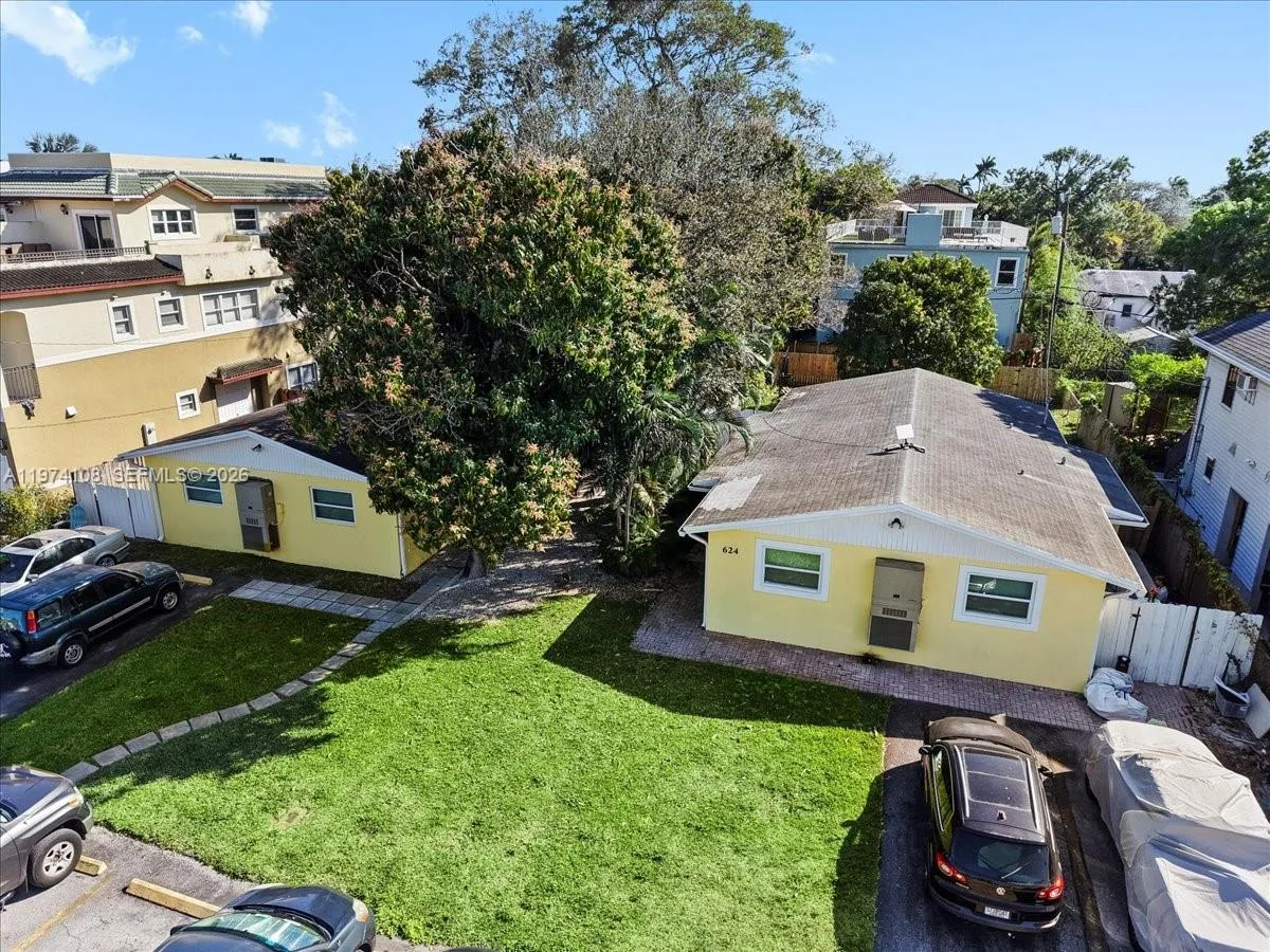 620 SW 10th St, Fort Lauderdale, FL 33315 photo 2